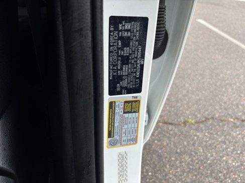 Used 2025 Kia Soul LX w/ LX Technology Package FWD image 28