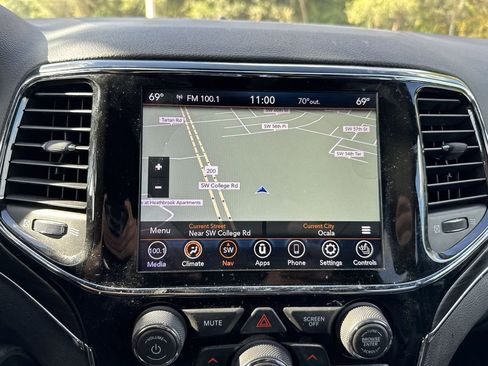 Used 2021 Jeep Grand Cherokee Limited w/ Luxury Group II image 22