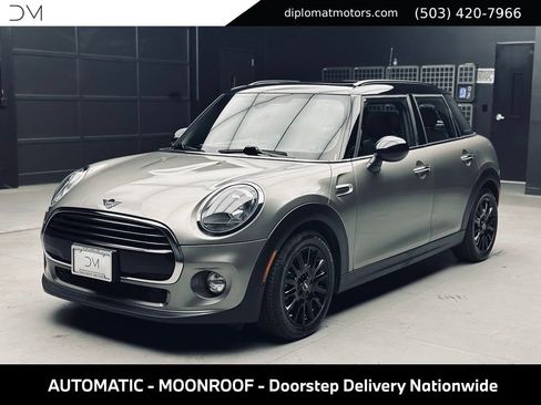 Used 2019 MINI Cooper 4-Door Hardtop w/ Signature Upholstery Package FWD image 1