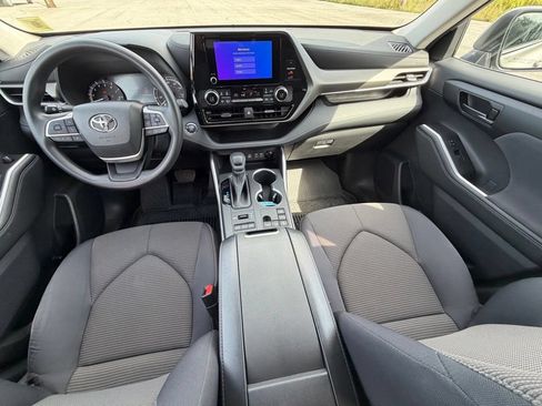 Used 2023 Toyota Highlander L AWD/4WD image 11