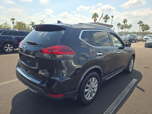 Used 2018 Nissan Rogue SV w/ Premium Package image 6