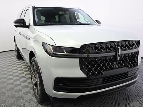 New 2025 Lincoln Navigator L Black Label image 9