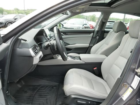 Used 2019 Honda Accord Touring image 12