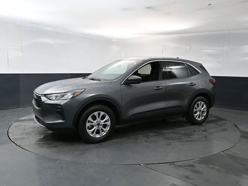 Used 2023 Ford Escape Active AWD/4WD image 2