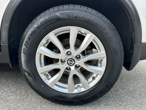 Used 2017 Nissan Rogue SV AWD/4WD image 38