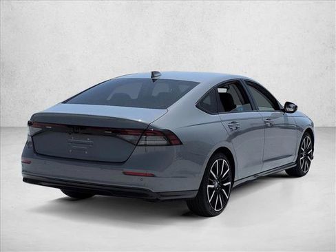 Used 2023 Honda Accord Touring image 5