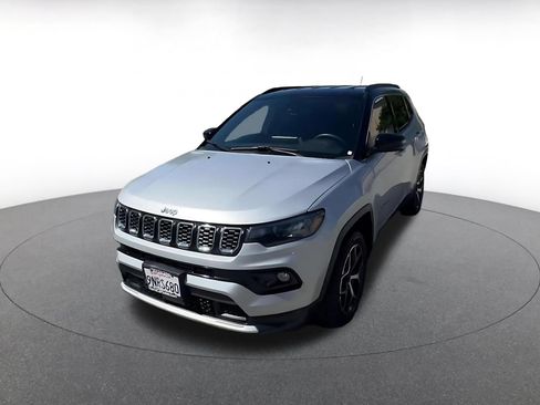 Used 2025 Jeep Compass Limited AWD/4WD image 5