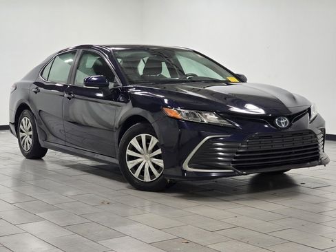 Used 2022 Toyota Camry LE image 2