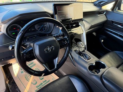 Used 2021 Toyota Venza XLE w/ Softex Package image 12