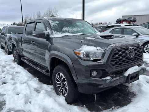 Used 2022 Toyota Tacoma TRD Sport image 3