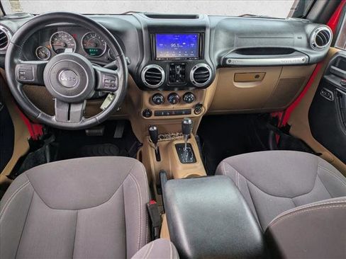 Used 2015 Jeep Wrangler Unlimited Rubicon w/ Max Tow Package image 17