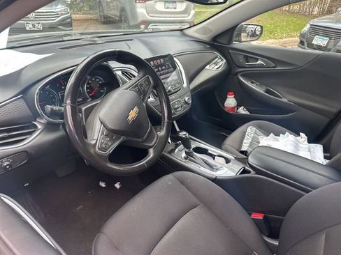 Used 2017 Chevrolet Malibu LT image 10