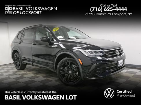Certified 2022 Volkswagen Tiguan SE R-Line image 1