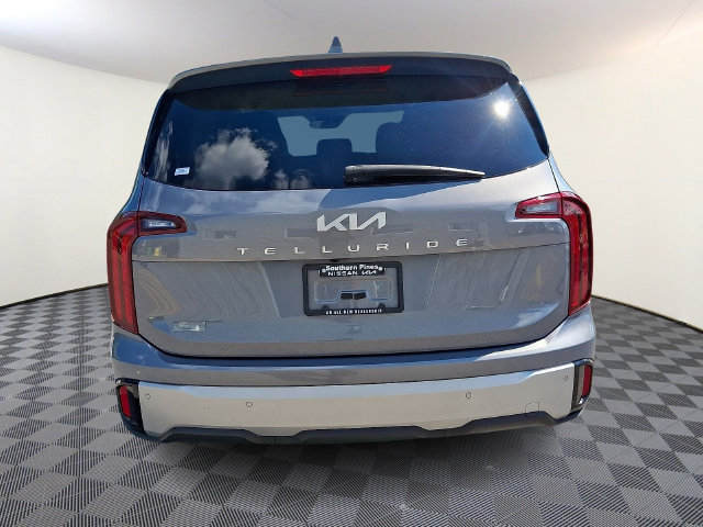 Used 2024 Kia Telluride LX FWD image 5