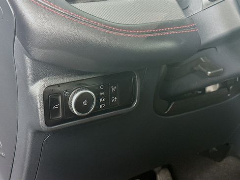 Used 2025 Ford Explorer ST-Line w/ ST-Line Street Pack image 17