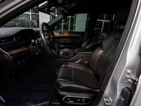 Used 2023 Jeep Grand Cherokee Summit AWD/4WD image 26