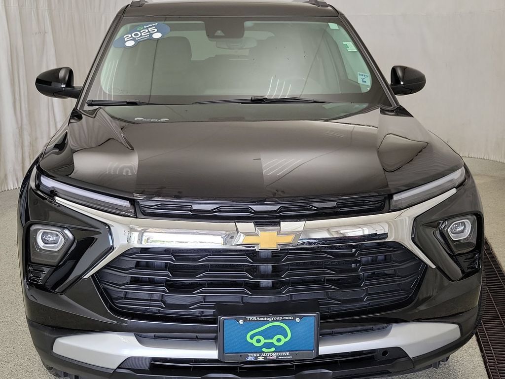 Used 2025 Chevrolet TrailBlazer LT AWD/4WD image 3