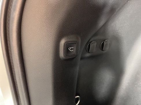 Used 2022 Jeep Cherokee Trailhawk w/ Sound & Nav Group AWD/4WD image 45