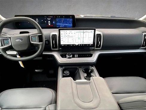 New 2025 Ford Expedition Active image 5