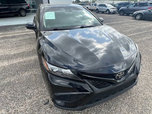 Used 2021 Toyota Camry SE image 1