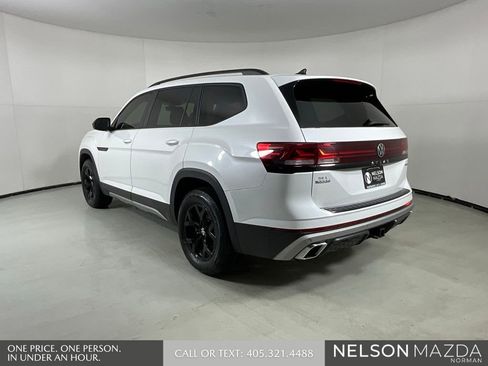 Used 2024 Volkswagen Atlas Peak Edition SEL image 6