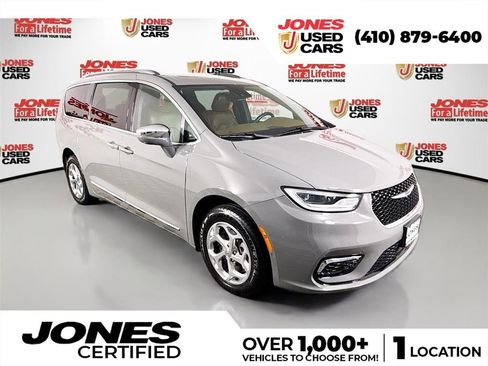 Used 2021 Chrysler Pacifica Limited w/ Uconnect Theater Family Group AWD/4WD image 1