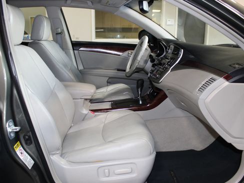 Used 2011 Toyota Avalon FWD image 25
