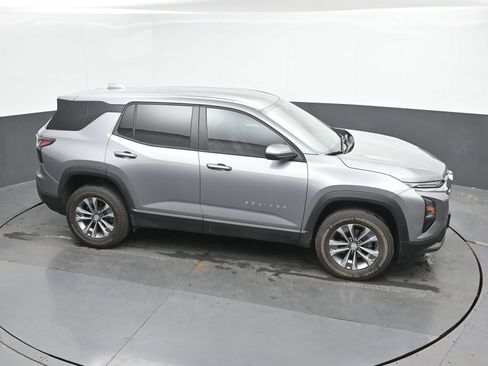 Used 2025 Chevrolet Equinox LT FWD image 29