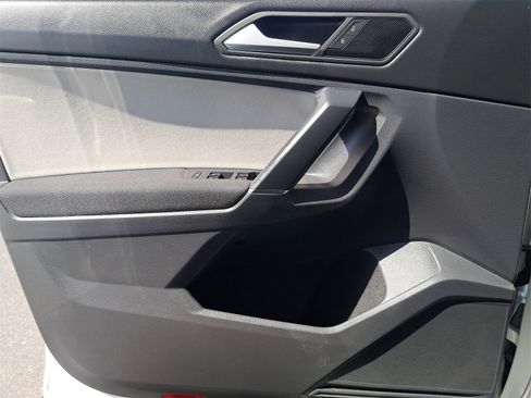Used 2020 Volkswagen Tiguan S image 22