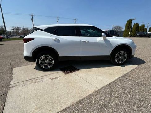 Used 2025 Chevrolet Blazer LT AWD/4WD image 6