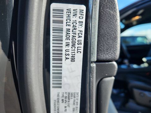 Used 2022 Jeep Grand Cherokee Laredo X image 25