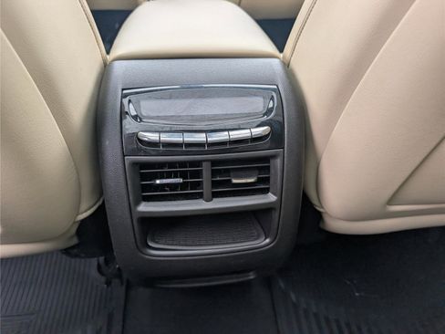 Used 2018 Cadillac XT5 Premium Luxury FWD image 19