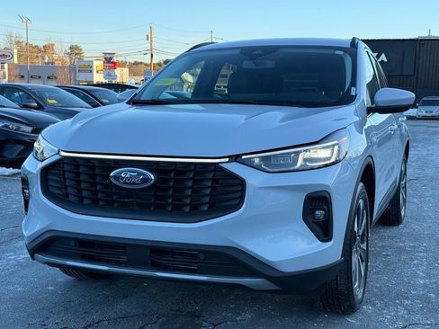 Used 2025 Ford Escape Platinum AWD/4WD image 1