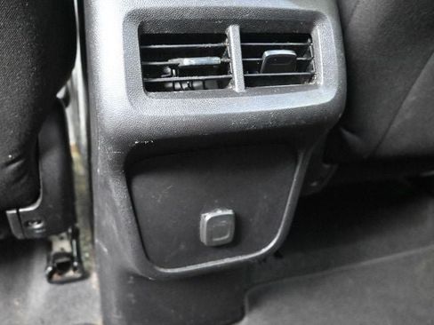 Used 2018 Chevrolet Equinox LT FWD image 28