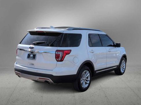 Used 2016 Ford Explorer XLT w/ Equipment Group 202A image 8