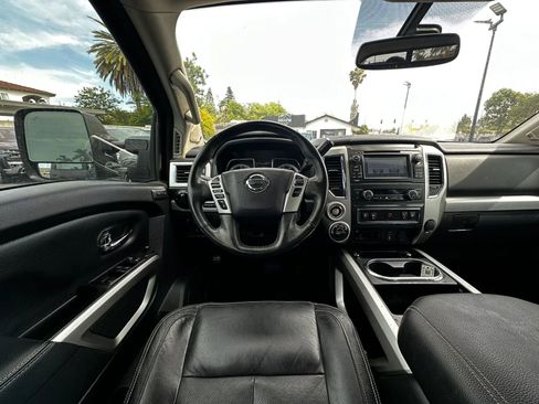Used 2017 Nissan Titan PRO-4X w/ Pro-4x Convenience Package AWD/4WD image 34