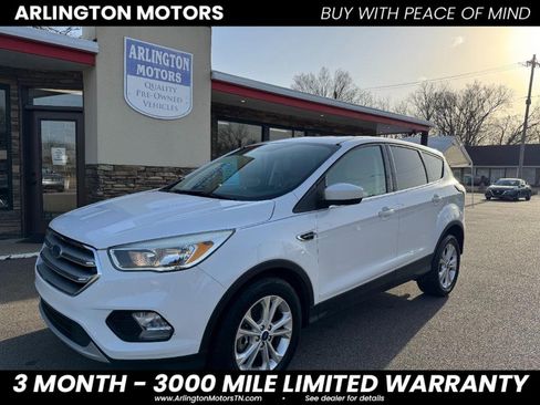 Used 2017 Ford Escape SE image 2