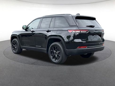 Certified 2025 Jeep Grand Cherokee Altitude AWD/4WD image 3