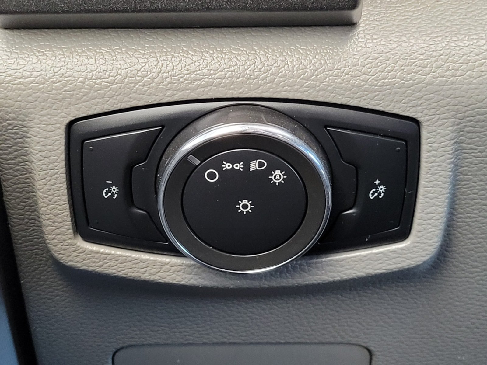 Used 2017 Ford F550 2WD Regular Cab Super Duty image 17