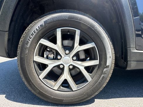 Used 2024 Jeep Grand Cherokee Limited image 20