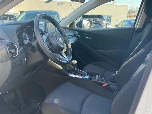 Used 2019 Toyota Yaris LE image 13