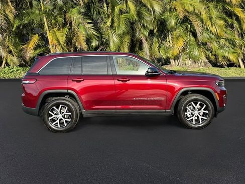 Used 2025 Jeep Grand Cherokee Limited image 4