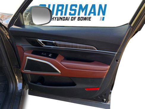 Used 2023 Kia Telluride EX w/ EX Captain's Chair Package image 16