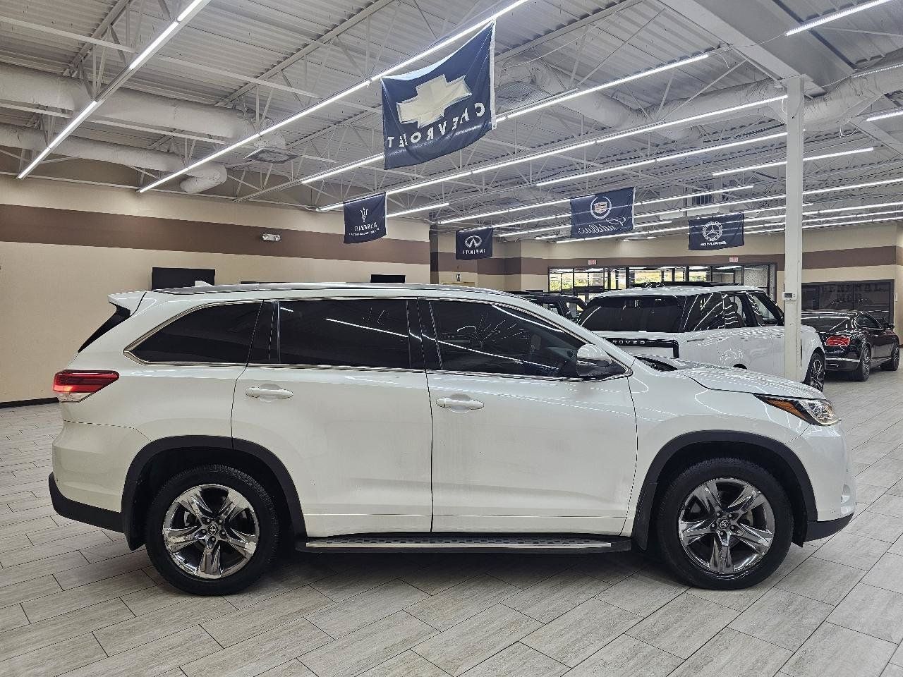 Used 2019 Toyota Highlander Limited Platinum FWD image 5
