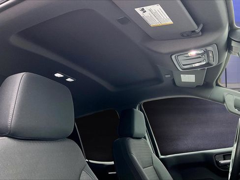 Used 2025 Chevrolet Silverado 1500 Custom image 25