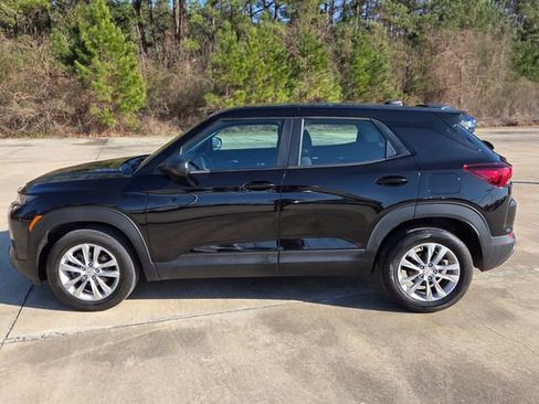 Used 2021 Chevrolet TrailBlazer LS image 2