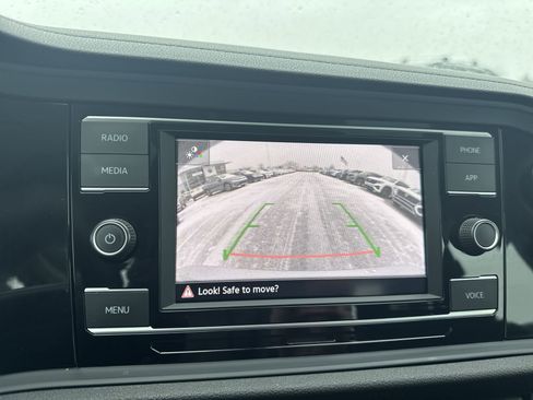 Used 2022 Volkswagen Jetta SE w/ Panoramic Sunroof Package image 15