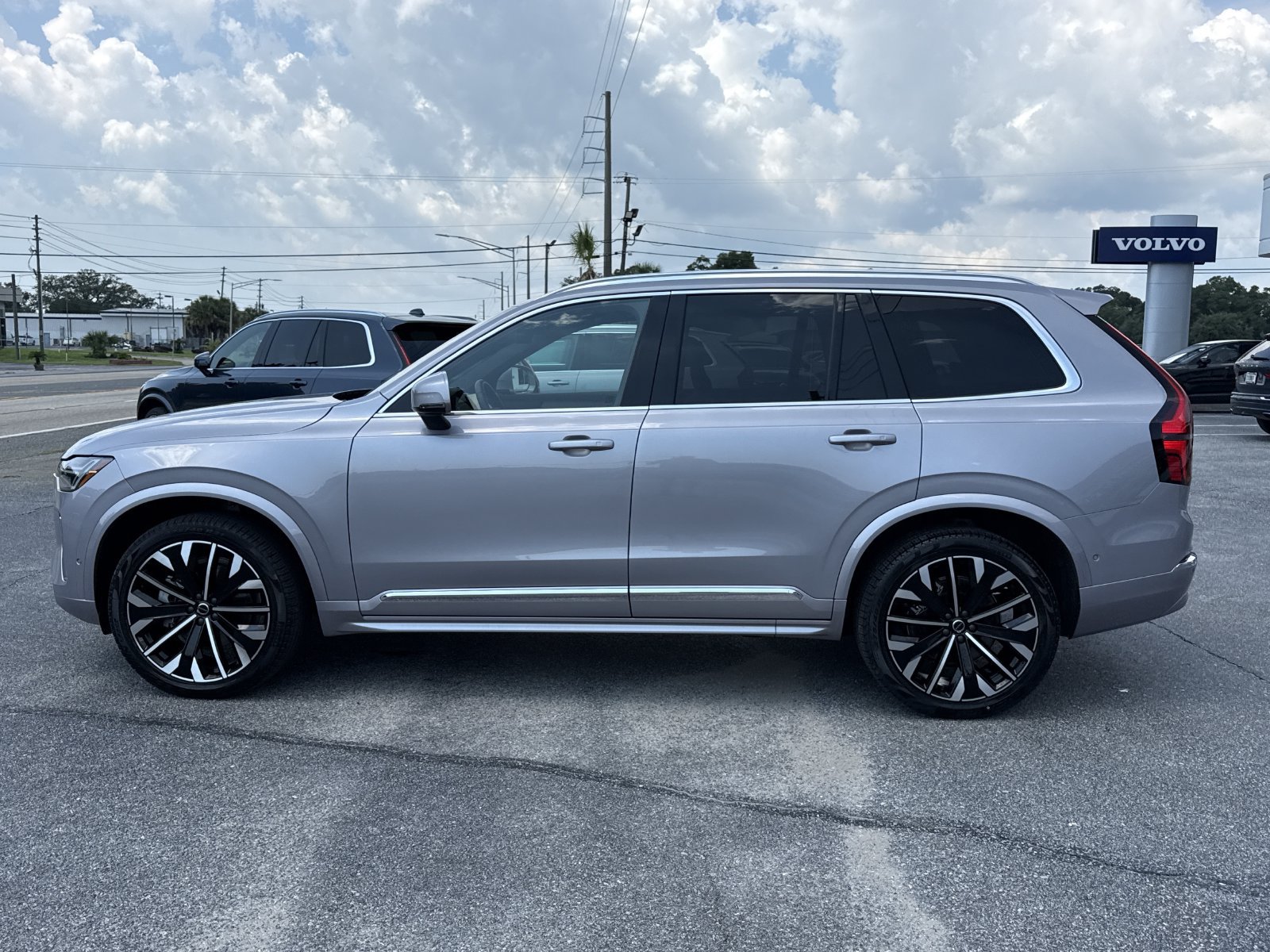 Certified 2026 Volvo XC90 B6 Plus AWD/4WD image 2