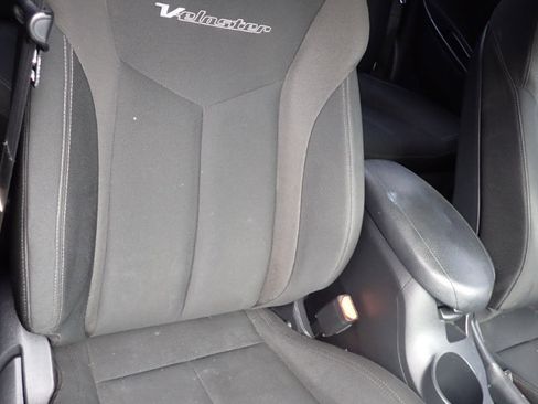 Used 2016 Hyundai Veloster image 37