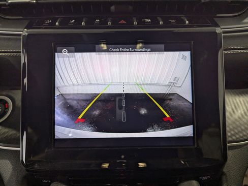 Used 2023 Jeep Grand Cherokee Laredo image 27